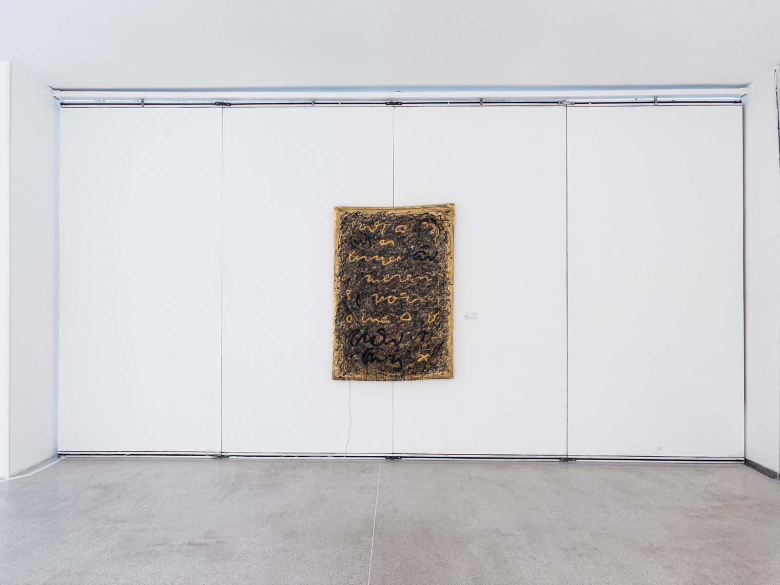 A single gold and black Anima Mundi painting installed at Galerie Mánes